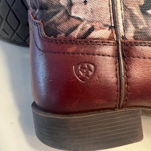 Ariat boy camo square toed western boots
